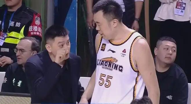 第三节崩盘！辽宁惨遭14分逆转被同曦双杀 弗格空砍28分