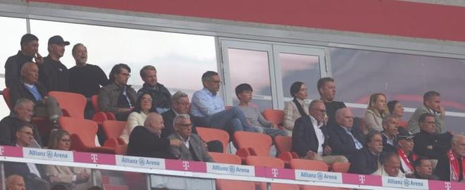 图片报：拜仁5-0大胜汉堡时，埃贝尔父亲坐在他和赫内斯的后一排