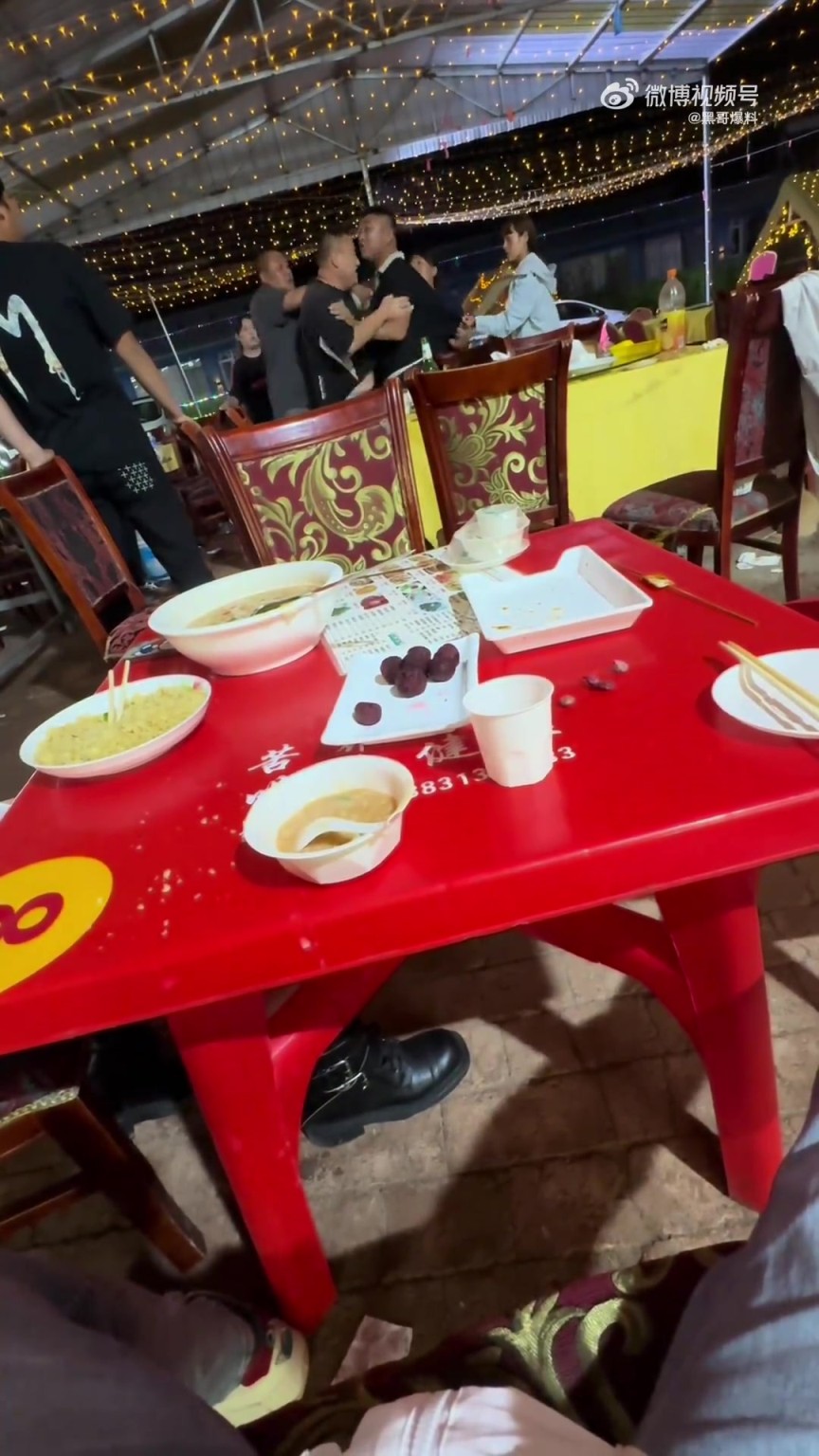 绝佳位置，畅享串味与精彩表演