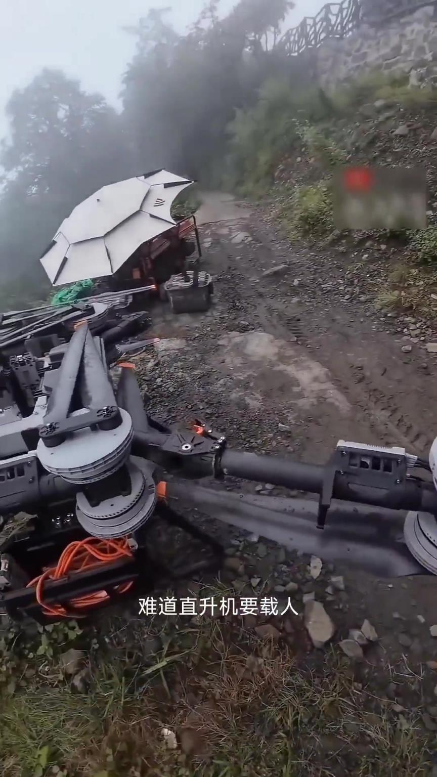 现场实拍:这架无人机的体型也太大了!