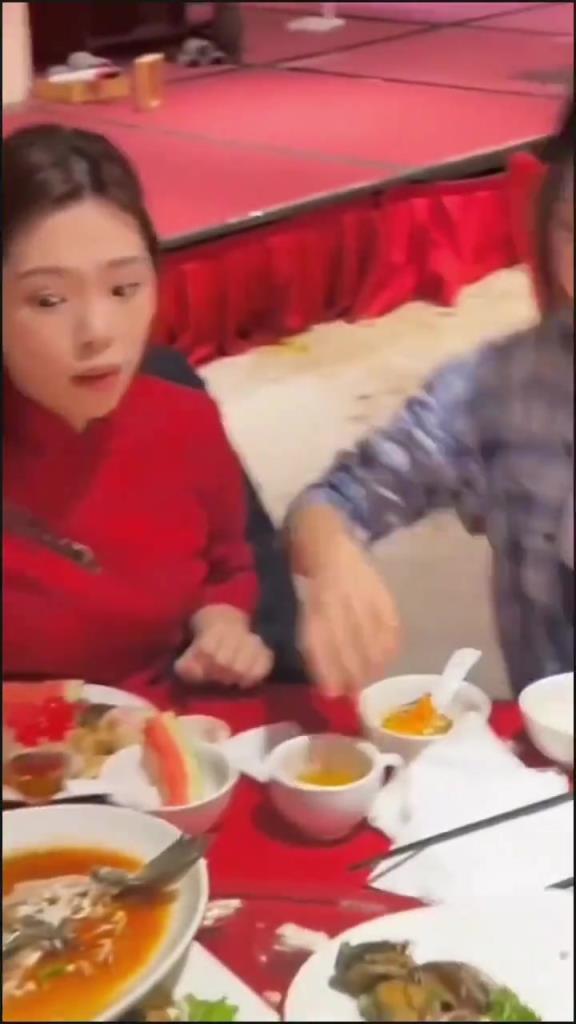办法总比困难多！小姐姐这样吃鱼惊呆了！