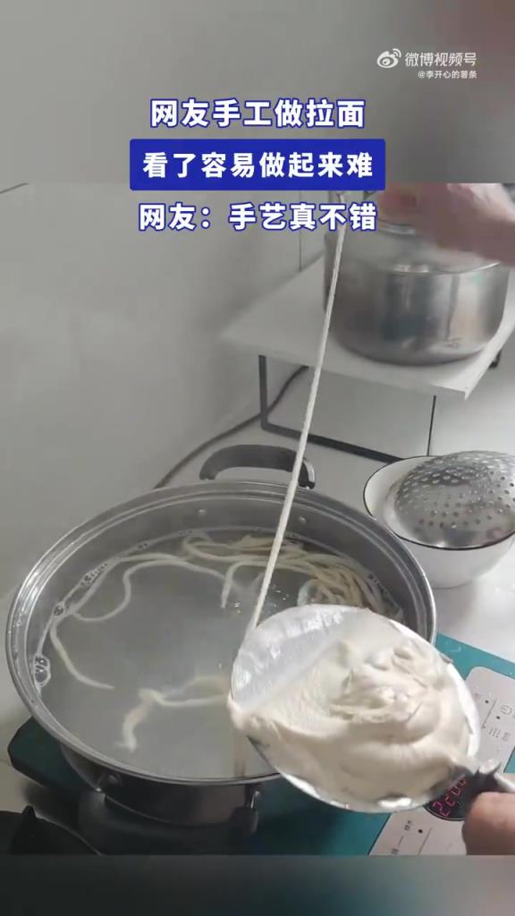 网友手工做拉面，看了容易做起来难
