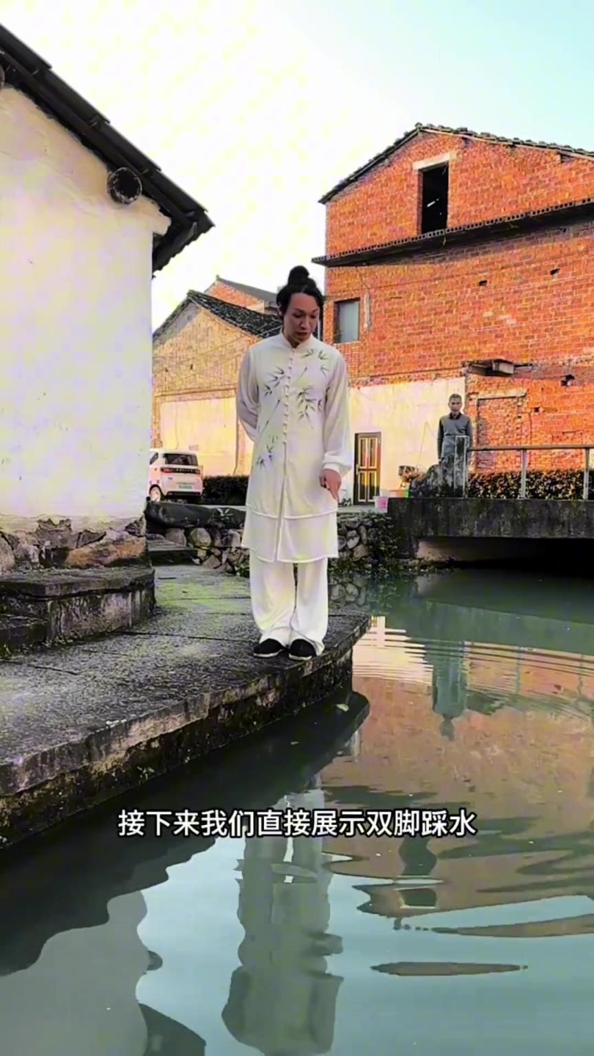 表演一下蜻蜓点水，哪个吧友可以做到？