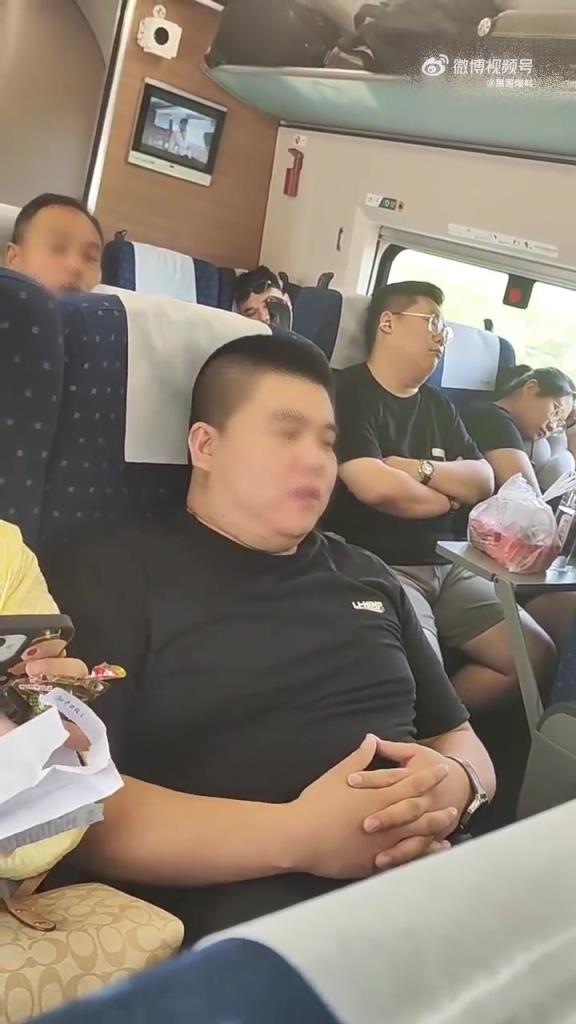 网友吐槽：郑州至威海高铁上，孩子吵闹家长嚣张辱骂