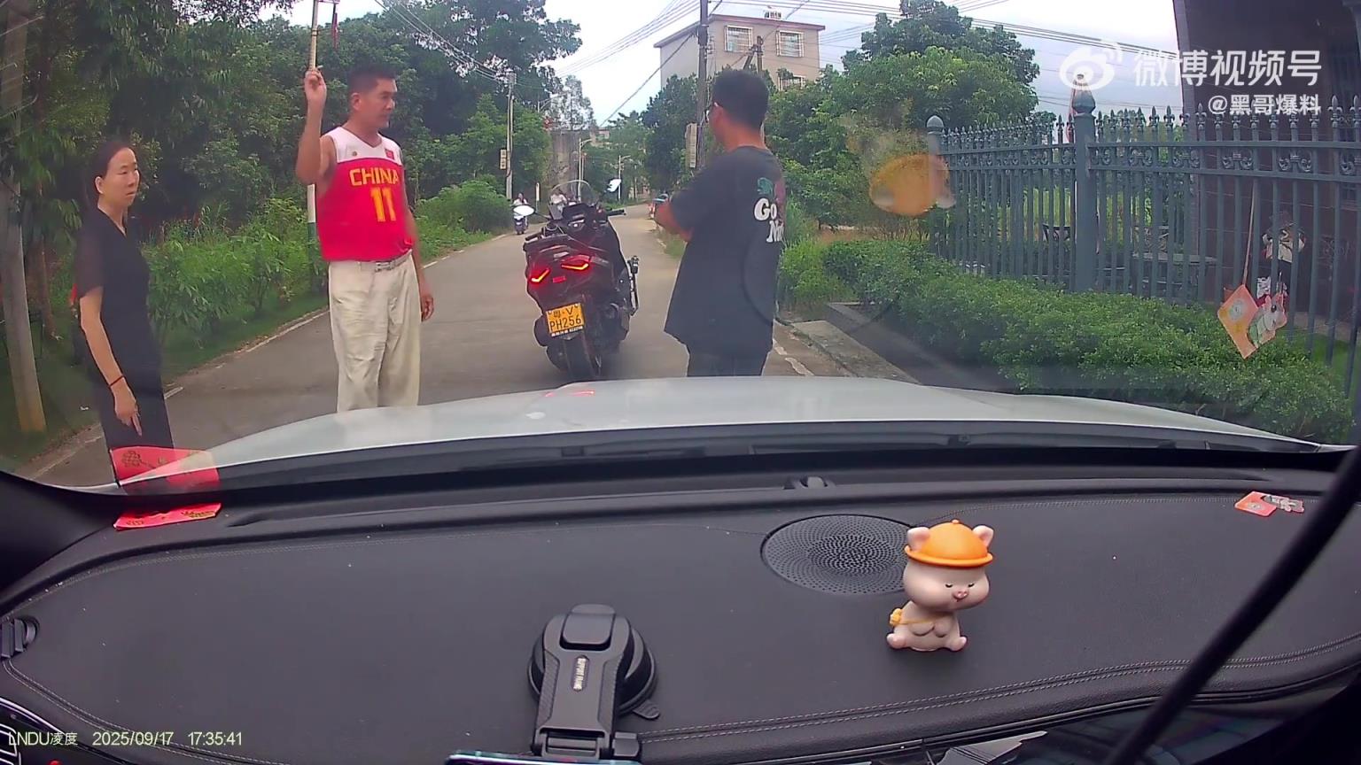 9月18日广东：拼单乘客推搡司机，闻警秒变逃跑者