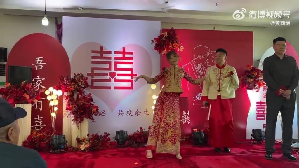 新郎前女友看到这一幕，直接笑喷
