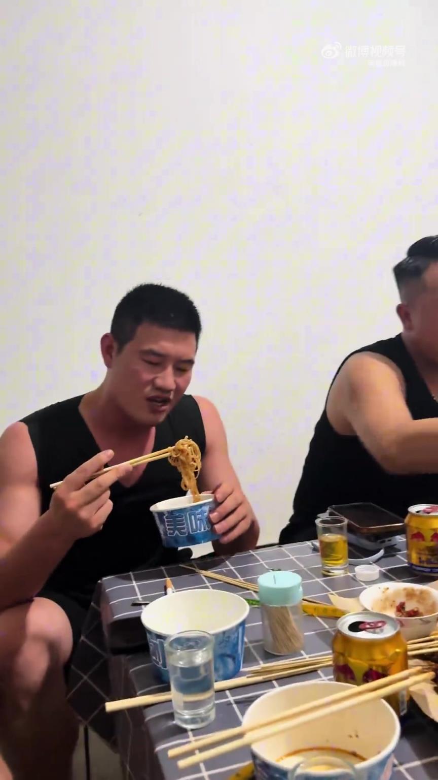 嘎子哥怒气冲冲，不知“出来”后脾气是否依旧？