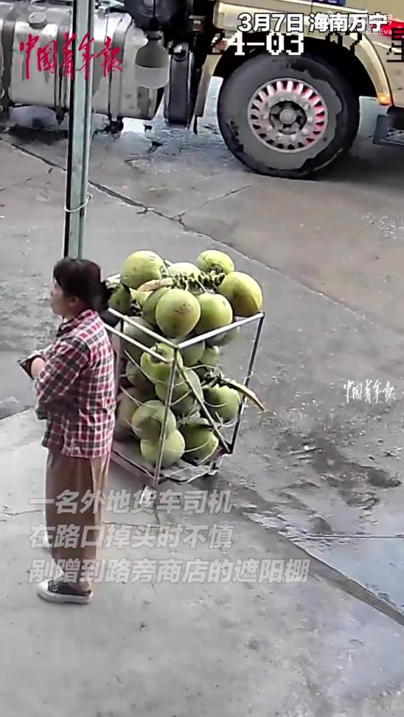 外地货车司机剐蹭遮阳棚忙道歉，店主暖心回复