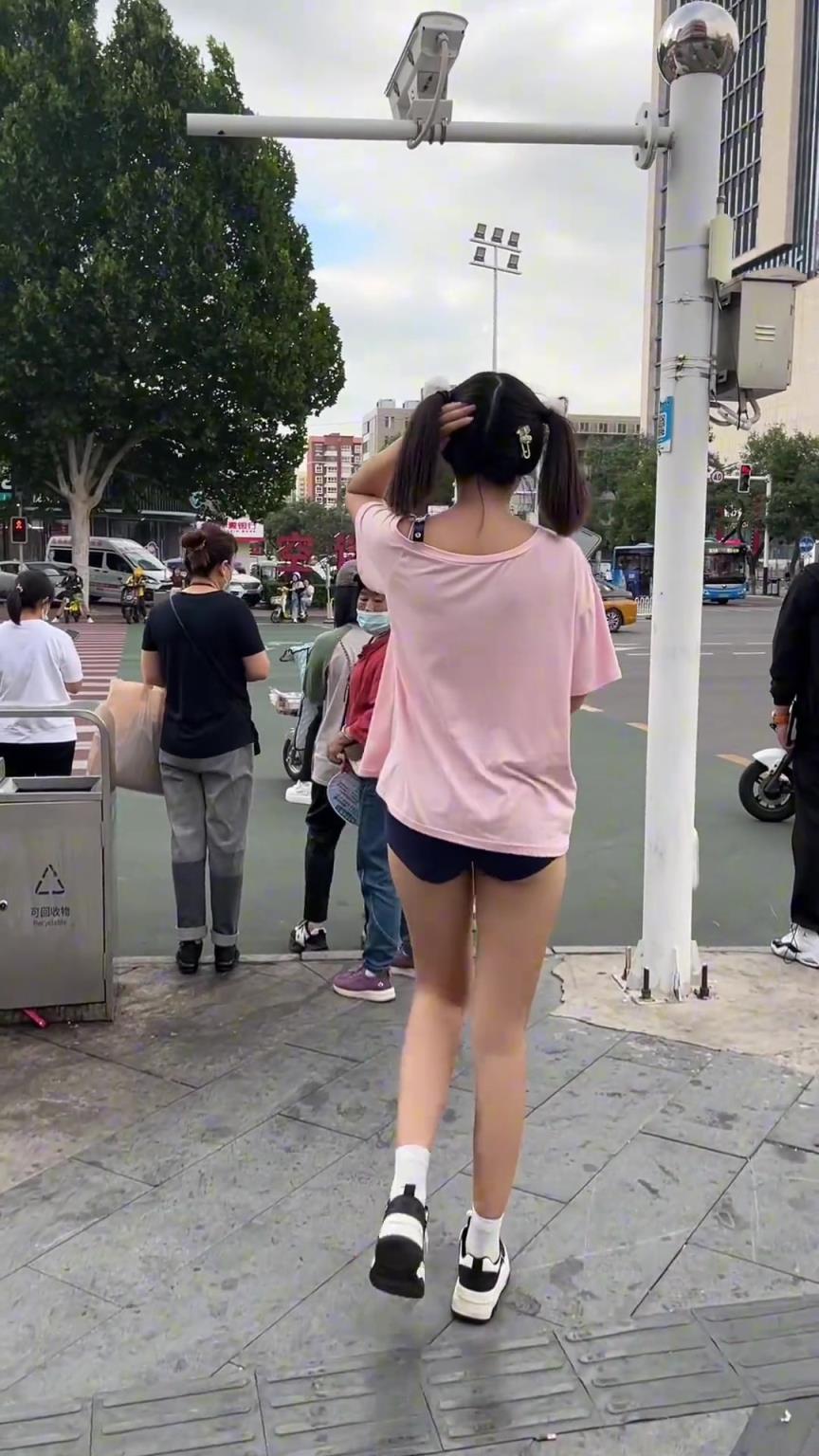给你们看看1米8女生的路人视角，路人充满疑惑