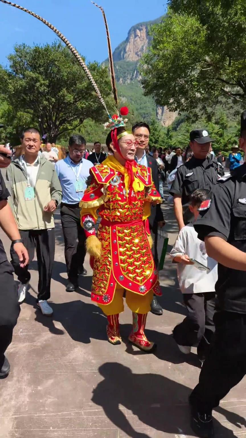 现在六小龄童还能扮演孙悟空吗？