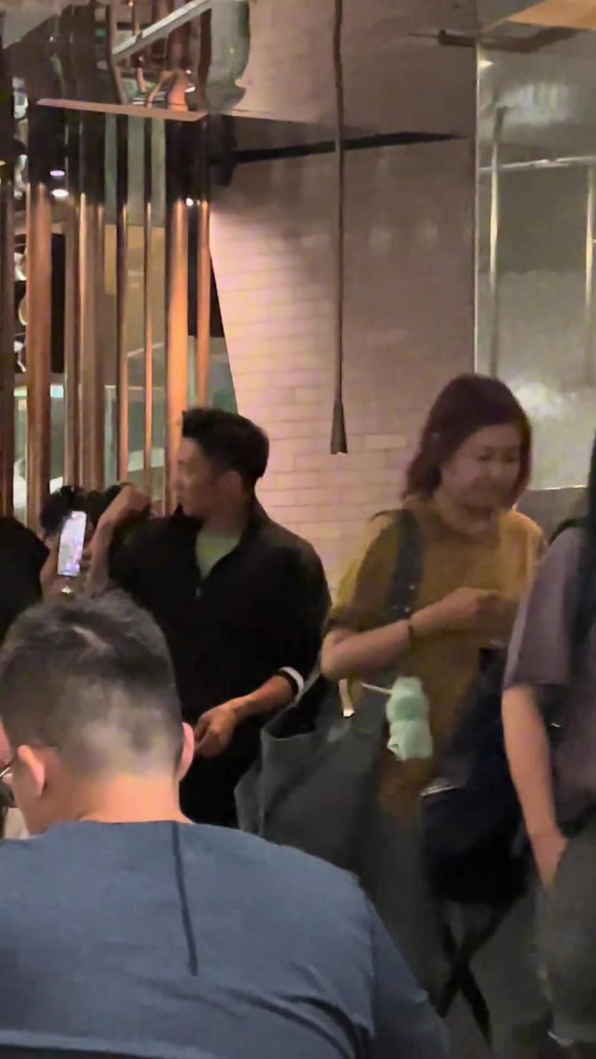 偶遇谢霆锋！ 吃着饭突然听到旁边的人尖叫