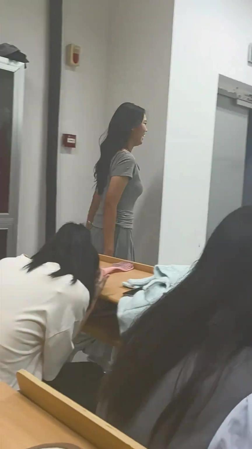 班委竞选总有这样自信的女人，但总感觉妈感太强？