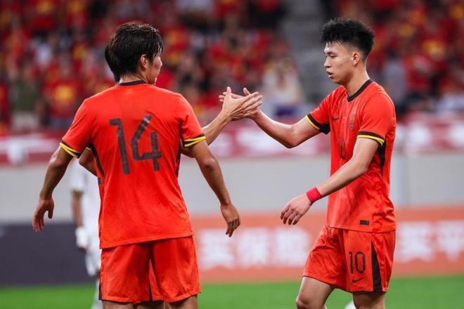 球王级发挥！王钰栋半场独造7球，进球助攻均戴帽，3年前大四喜