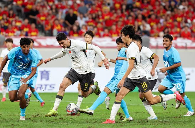 半场9球+全场10:0！拜合拉木戴帽 王钰栋独造6球 U23国足10球狂胜