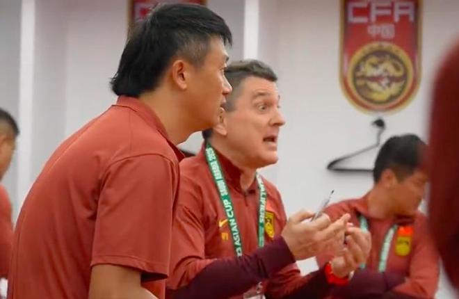 王钰栋分身乏术！国足会打防反了，安东尼奥述职 亚洲杯剑指八强