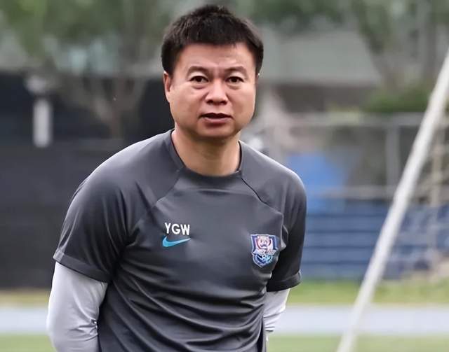 媒体人：推荐于根伟等5名候选人担任国足主帅，该让他们上了！