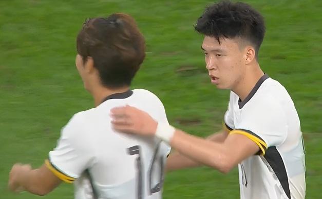 足球报：王钰栋是U22国足胜负手，跑位和传球完全超越同年龄球员
