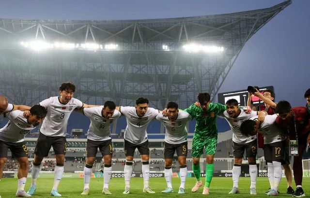 国足帅位仍是香饽饽，前恒大主帅报名或自取其辱，不是郑智