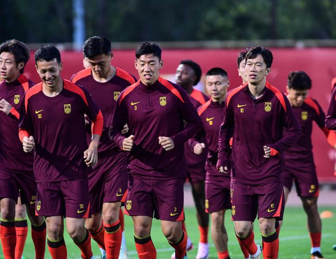 太业余了：曝国足恐5个月无球可踢！主帅持续难产，足协难辞其咎