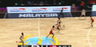 开和了！U16李沅珊追身接球命中个人本场首记三分！