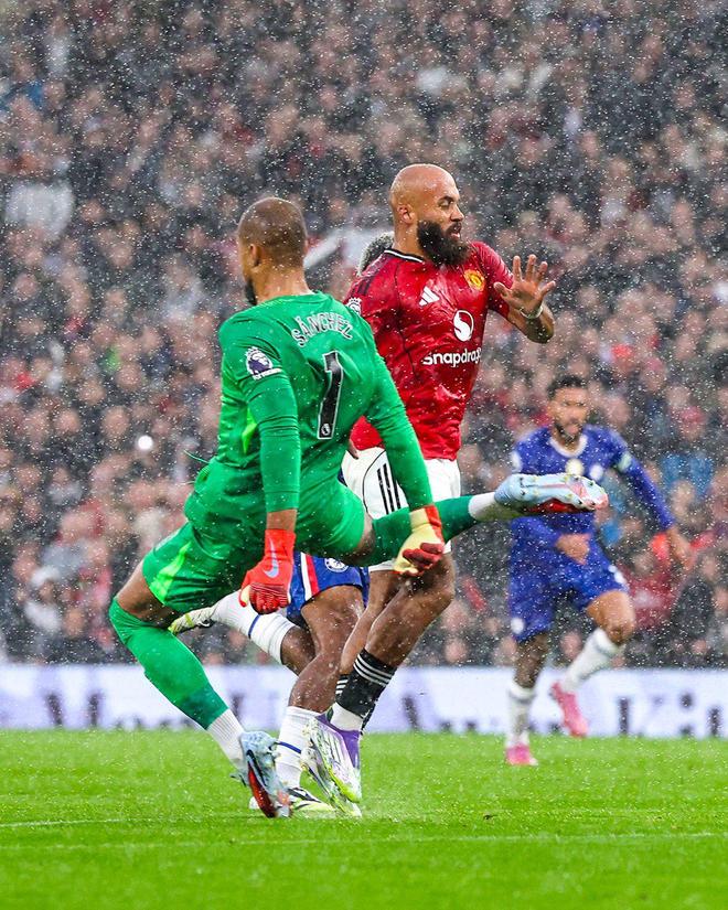 英超自2014年10月以来首次出现上半场两队各被罚下一人