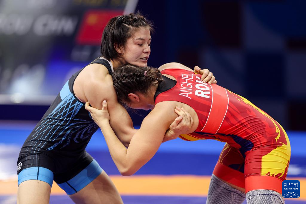 世界锦标赛：李泽露获女子自由式72公斤级季军