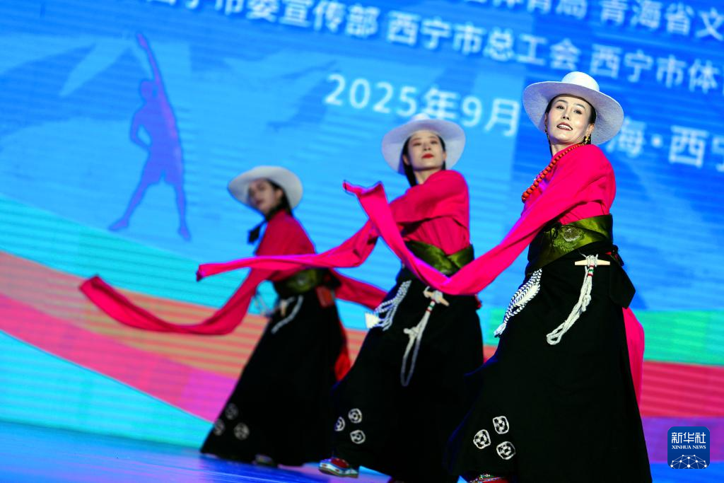 欢乐舞锅庄
