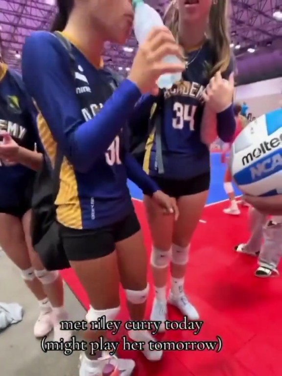 岳父..我想..库家有女初长成！莱利-库里也穿30号球衣啊