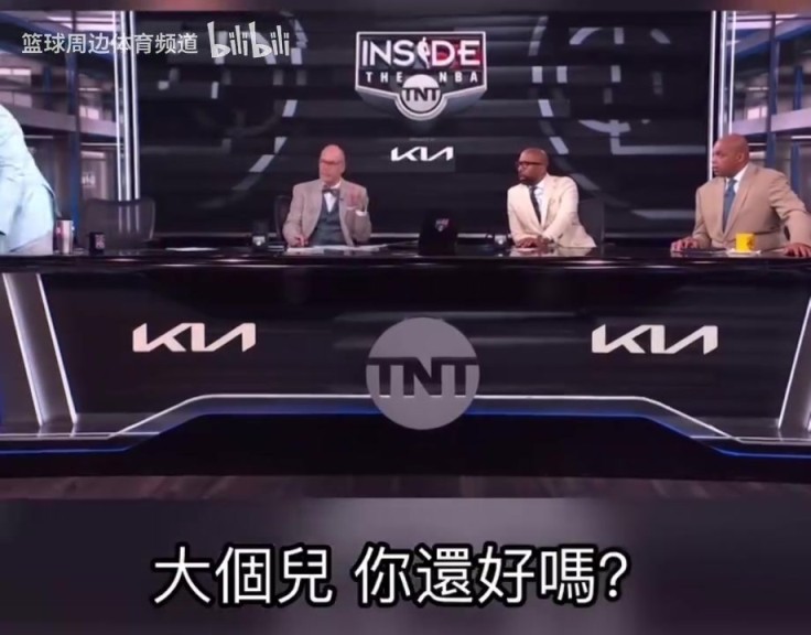 人有三急！名场面：奥尼尔直播做到一半，突然起身直奔场外！