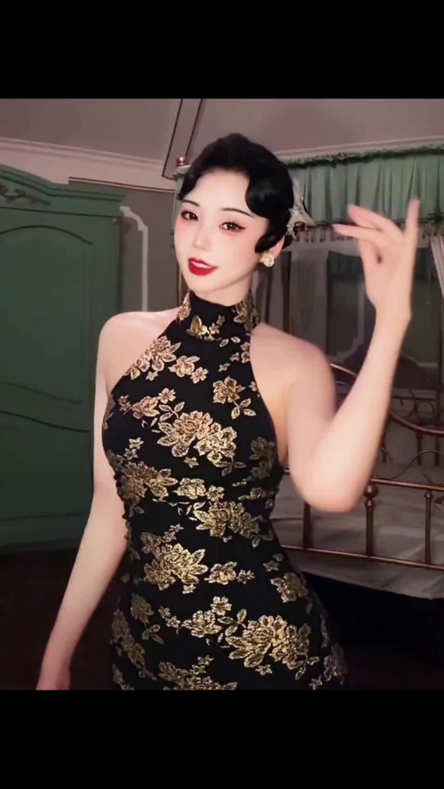 这大体格子！美女主播小太阳一身旗袍穿搭跳手势舞~