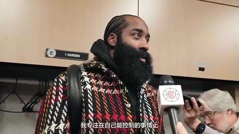 此前小卡3年1.5亿续约，哈登还曾表示：为小卡续约感到开心