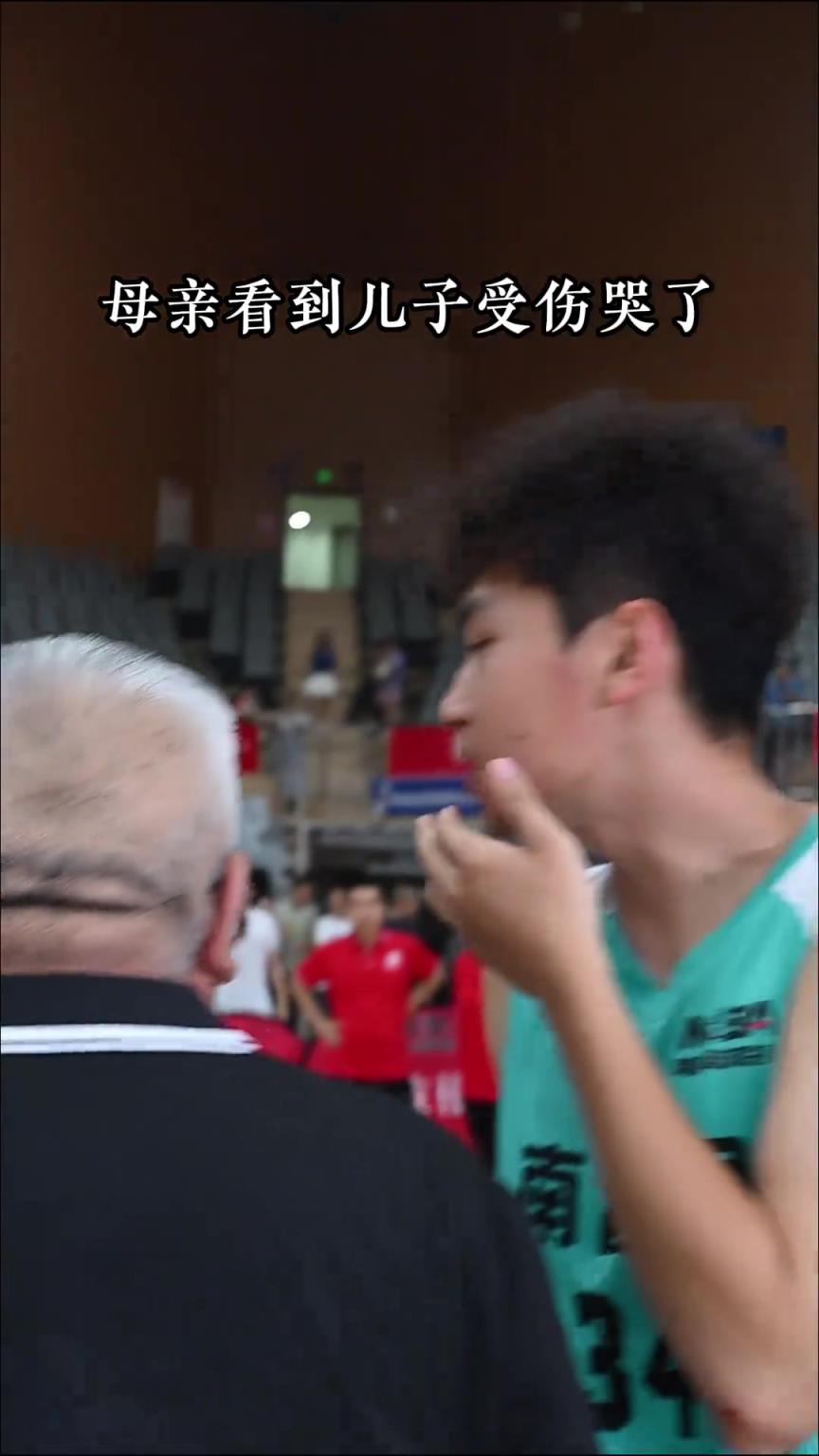 在母亲的心里，你的健康比冠军更重要...
