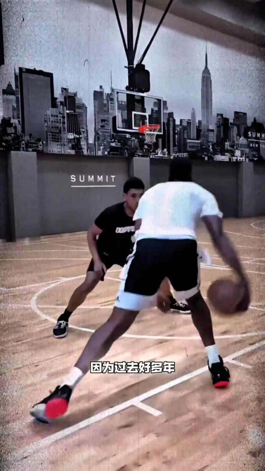 杨毅：很多人还是低估了哈登的组织能力 还把他定义为一个得分手