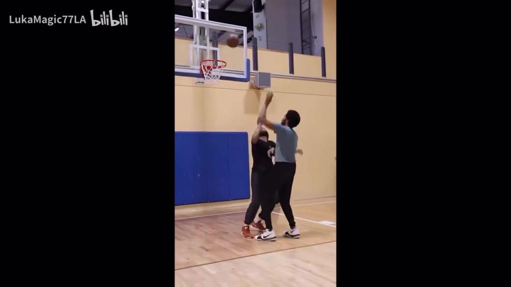 全能内线！骑士中锋阿伦休赛期个人特训视频！