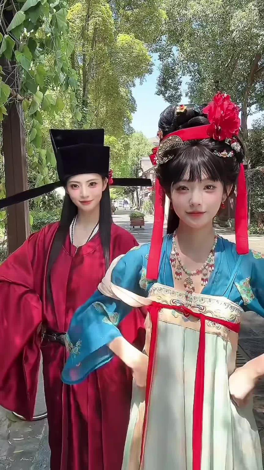 县令大人！美女登密盼盼这身宋朝官人的服饰如何哈？