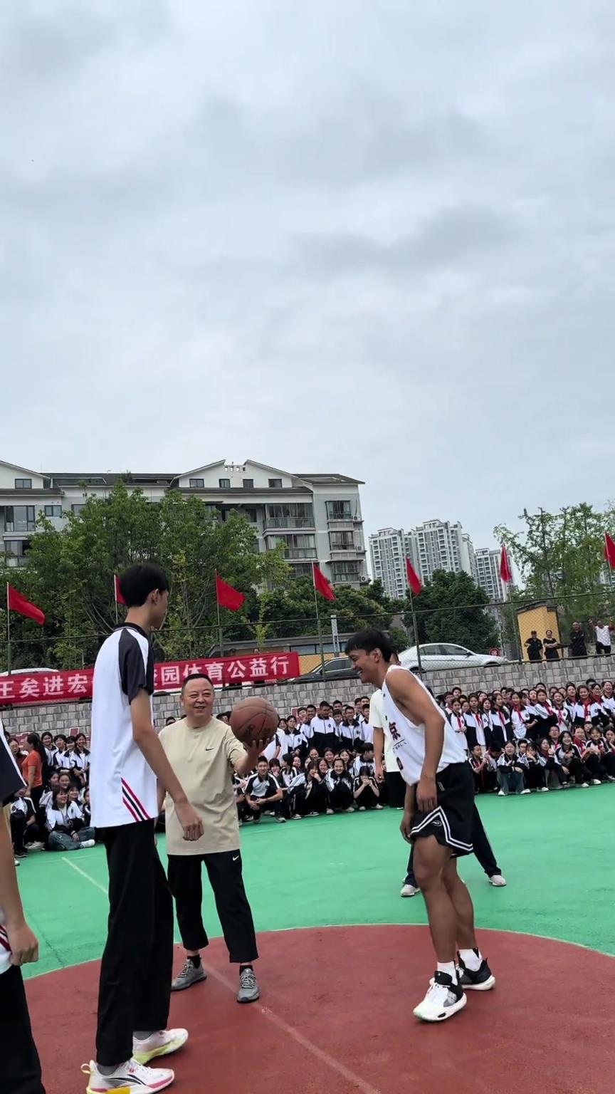 他已经开始下落，而你还在上升...