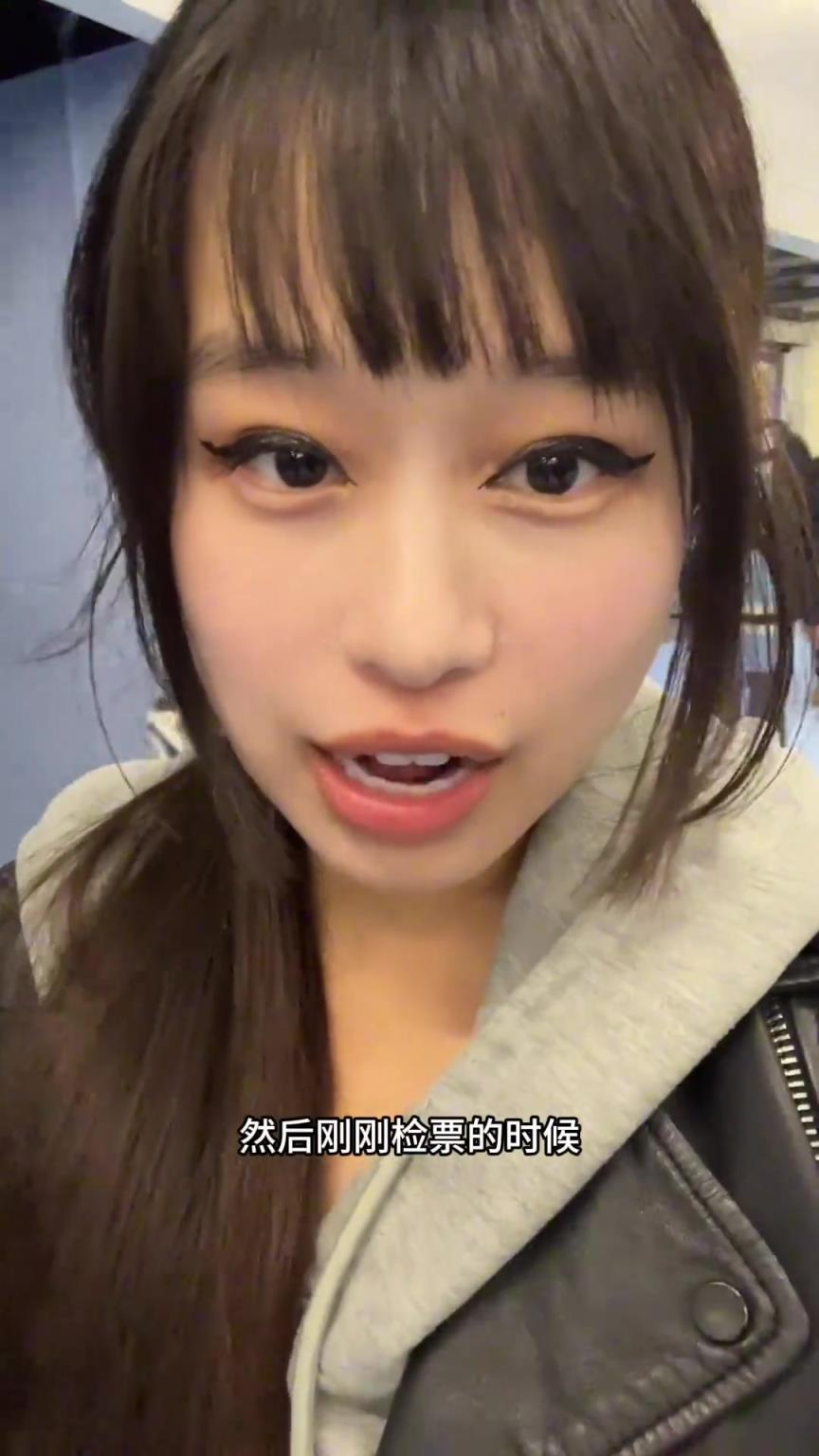 大老师在球场安检时被问到是否18岁，安保解释：不到18不搜身