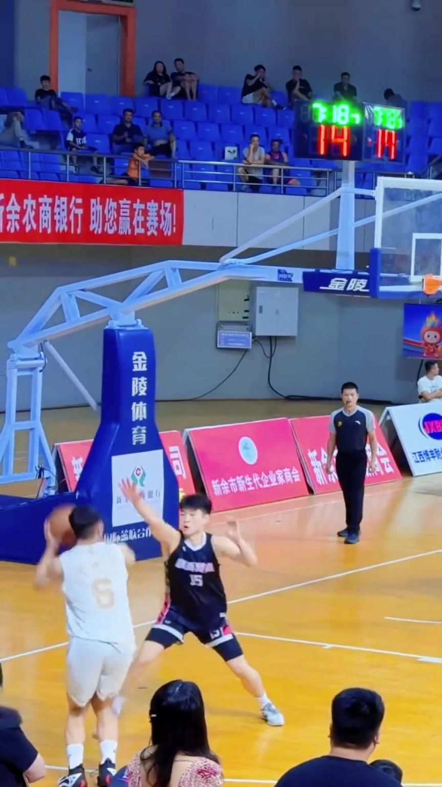 你要问我球员什么时候最帅，那一定是他保护对手时的样子...