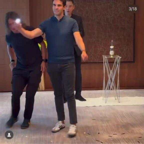 你俩要上春晚啊？卡卡和普约尔表演的魔术你给打几分
