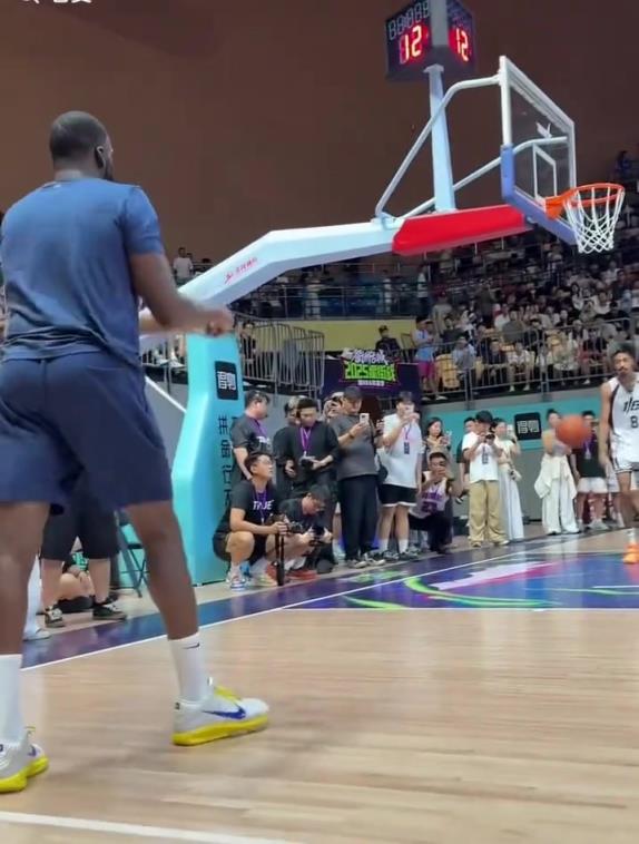 追梦格林：我只是在NBA场地不准而已…