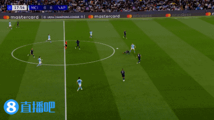 那不勒斯十人应战！迪洛伦佐破坏哈兰德单刀 VAR介入后被直红罚下