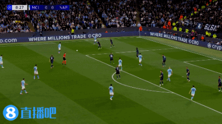 隔壁也有门神！曼城半场多次危险攻门，瓦尼亚屡献精彩扑救