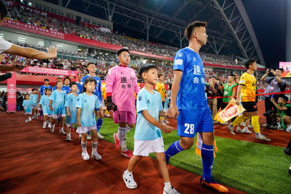 从四川全兴到“川超” 一声“雄起”青春回来了